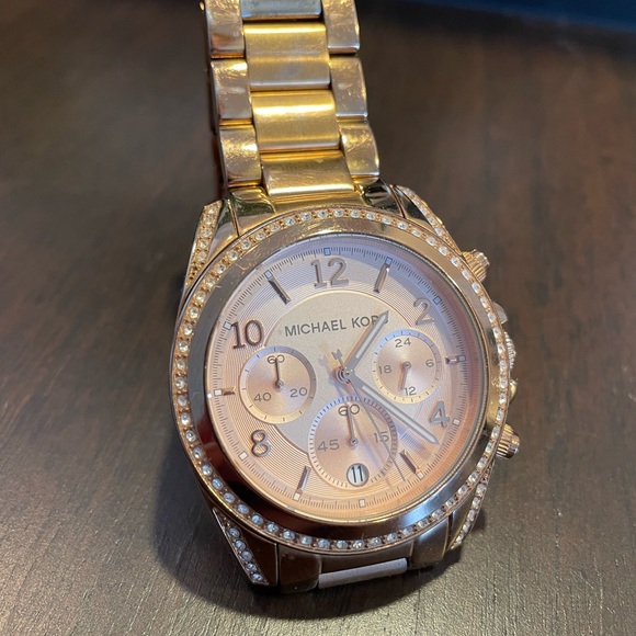 Michael Kors Rose Gold Watch - Picture 1 of 7